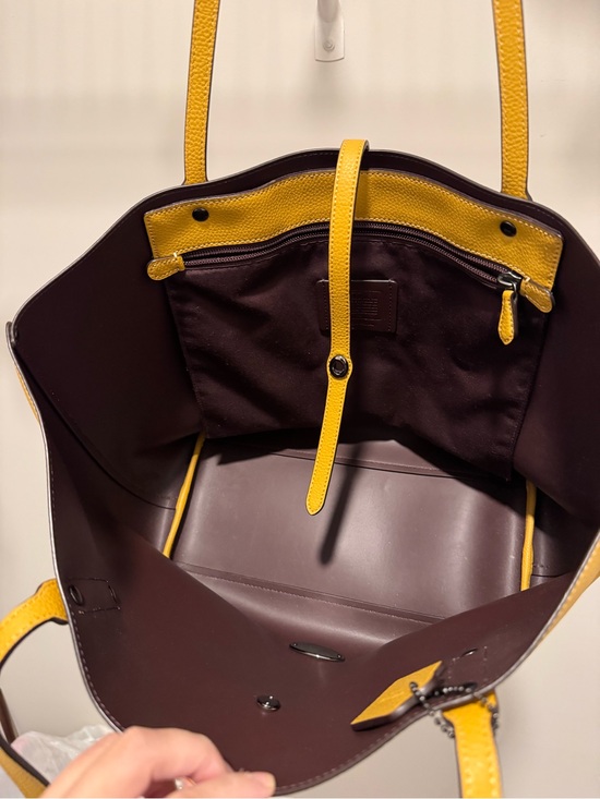 Coach F58849 Mustard Yellow Market Leather Turnlock Tote  Coach F58849 Mustard Yellow Market Leather Turnlock Tote/Shoulder Bag
